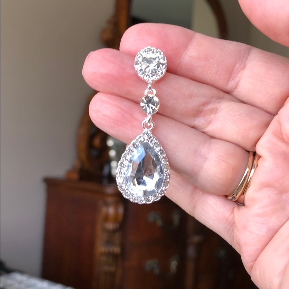 RESTOCKED 3/$21 gorgeous water drop earrings NIP - Picture 3 of 5
